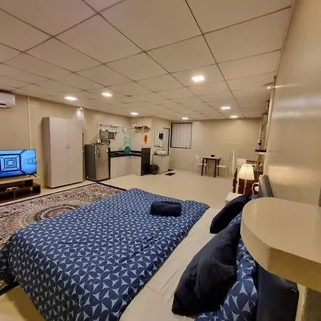 Apartment Arowana - Walk Away From Hill Road Bandra W Mumbai