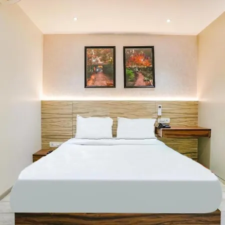 Glitz Dream Residency - Nr Iit & T2 Hotel