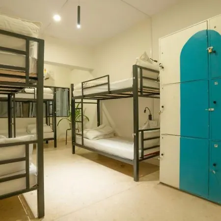 Locomo Hostel Express - Stay Work Eat * Mumbai