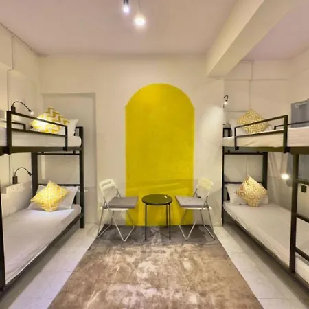 Locomo Hostel Express - Stay Work Eat * Mumbai