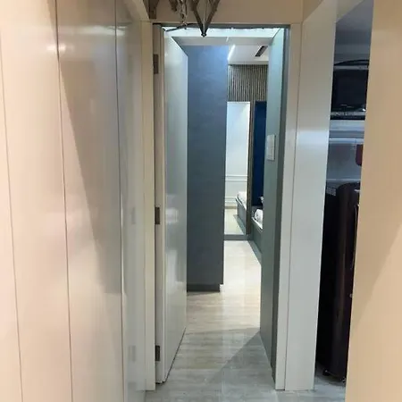 Pixiestays Goregaon West Apartment *
