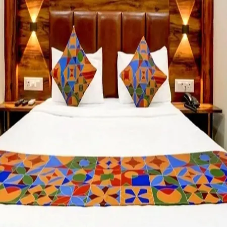 Apartment Golden Sands Aslpha Mumbai