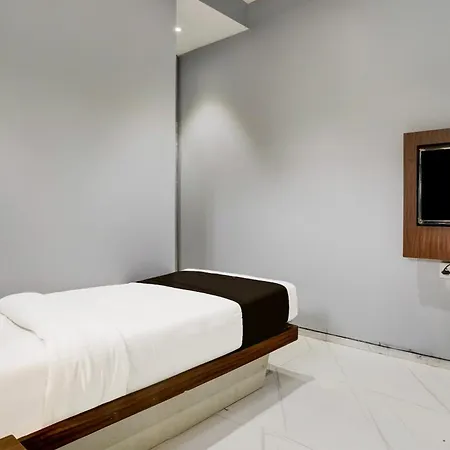 Super Oyo Hotel O Powai Inn Mumbai 4*