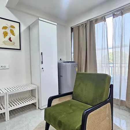 Lite - Khar West