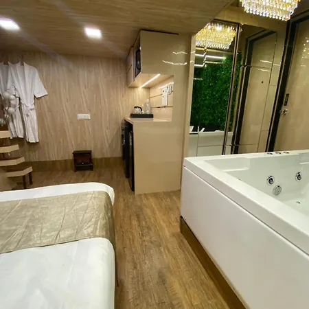 Makaan - The Luxury Homestay Aparthotel Mumbai