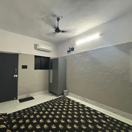 Aqua International Airport Bed & Breakfast *