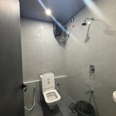Aqua International Airport Bed & Breakfast