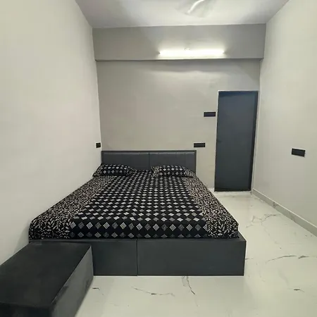 Aqua International Airport Bed & Breakfast *