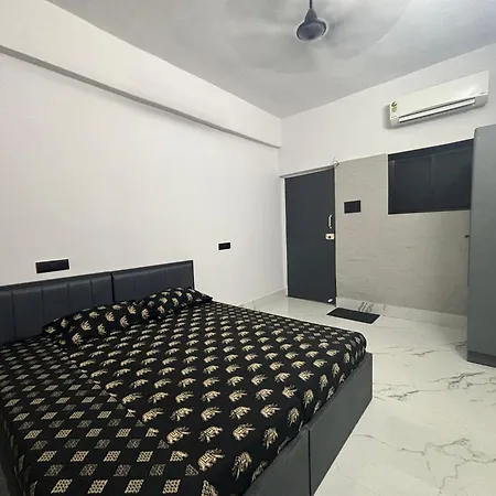 Aqua International Airport Bed & Breakfast *