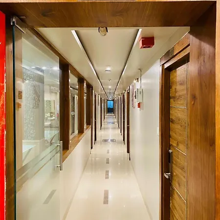 Hotel Amber Choice International Airport 3*