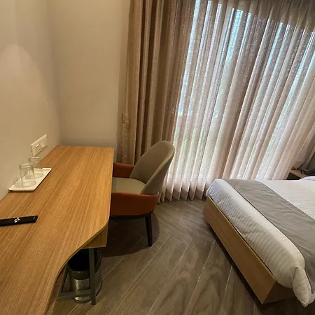 Hotel House Mindspace Malad 4*
