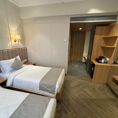 Hotel House Mindspace Malad 4*