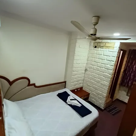 Hotel Platinum Residency Colaba 2*