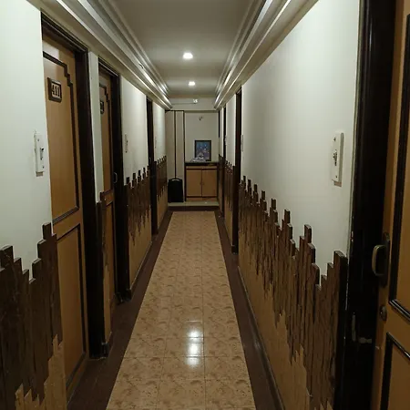 Hotel Platinum Residency Colaba 2*