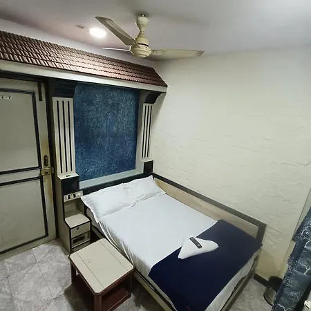 Hotel Platinum Residency Colaba 2*