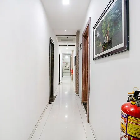 Hotel Fabhotel Elvis - Nr International Airport 3*