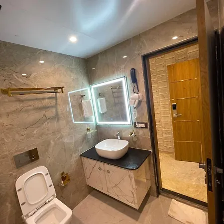 Hotel Amber Choice International Airport