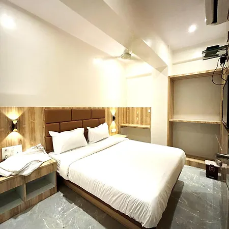 Hotel Enigma 3*