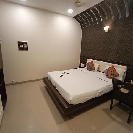 Airport-intl Airport Near To Airport & Bkc Us Consulate Guest house Mumbai
