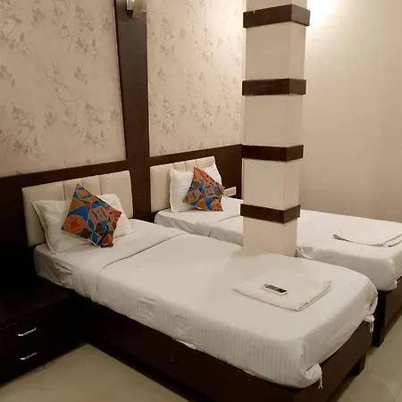 Airport-intl Airport Near To Airport & Bkc Us Consulate Guest house 2*