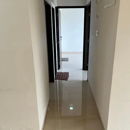 Homestay Shared In Building In Upper Juhu *