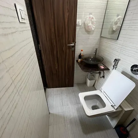 Shared In Building In Upper Juhu