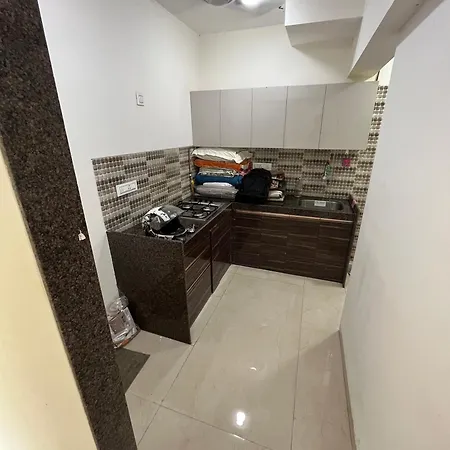 Homestay Shared In Building In Upper Juhu