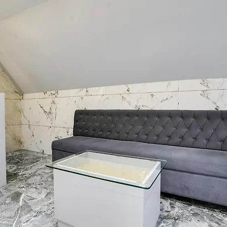 Hotel Via Rr Residency - Near Bkc