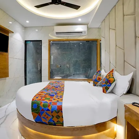 Hotel Via Rr Residency - Near Bkc
