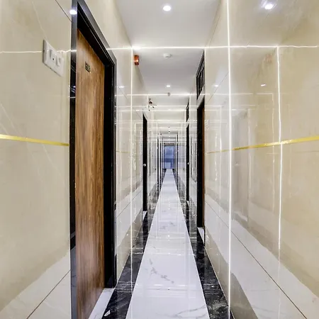 Hotel Via Rr Residency - Near Bkc 3*