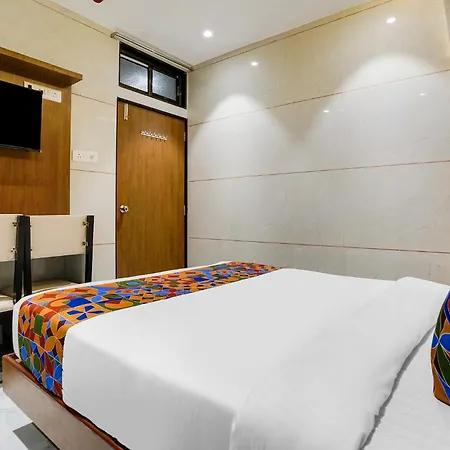 Via Rr Residency - Near Bkc Hotel