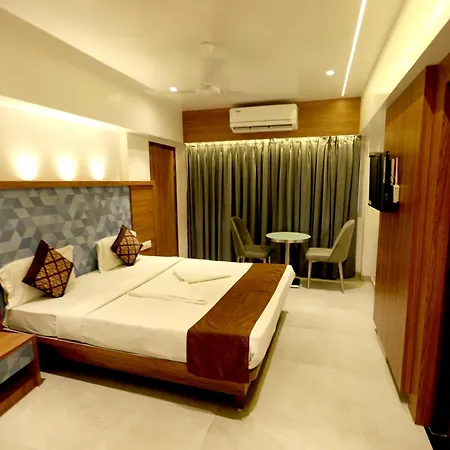 Hotel Host International Marol