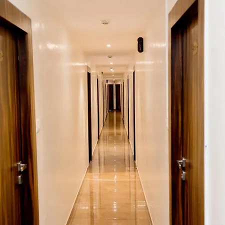 Hotel Golden Tulipz Mumbai