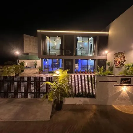 Stayhaven Starmount 4bhk & Pool * Mumbai