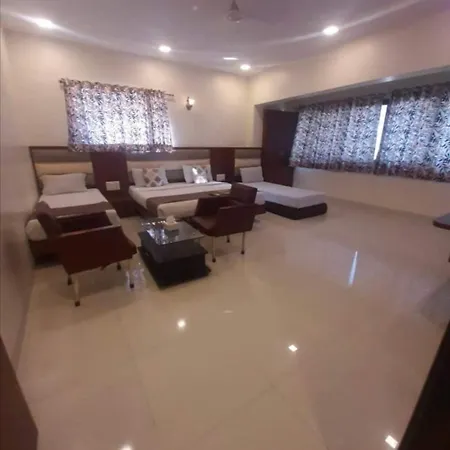 Fabhotel Golden Palms