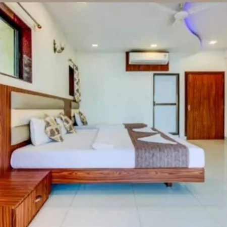 Fabhotel Golden Palms Hotel