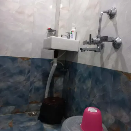 Qadari Hostel *
