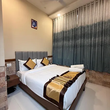 Royal Palace Hotel *