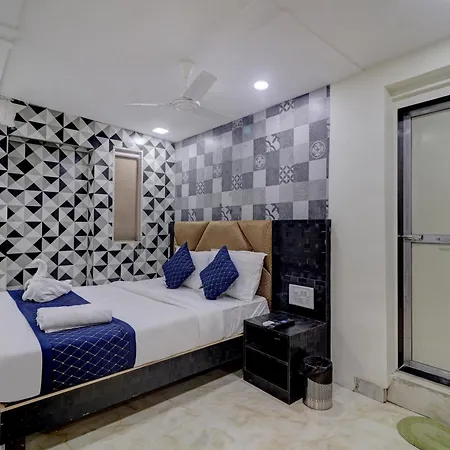 Parle Capsule hotel *