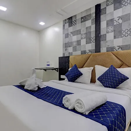 Capsule hotel Parle