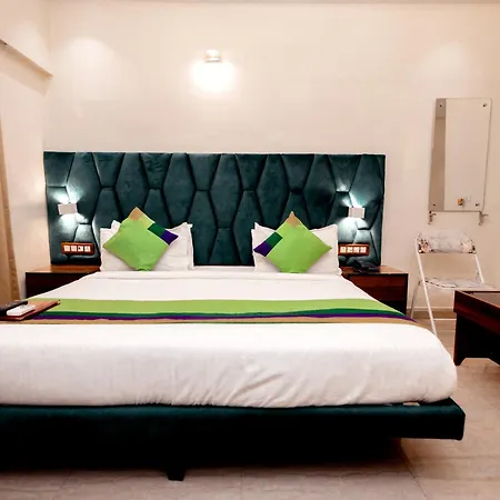 Hotel Golden Tulipz Mumbai