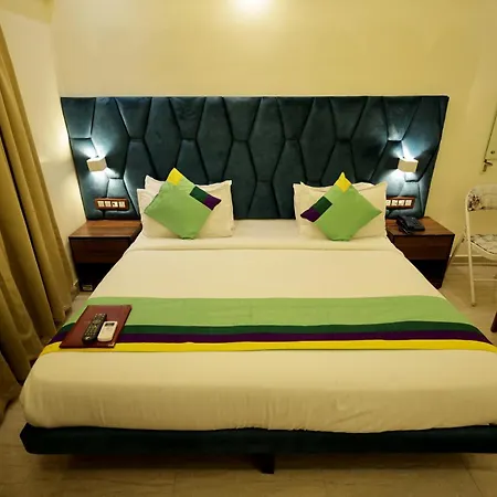 Hotel Golden Tulipz 3*
