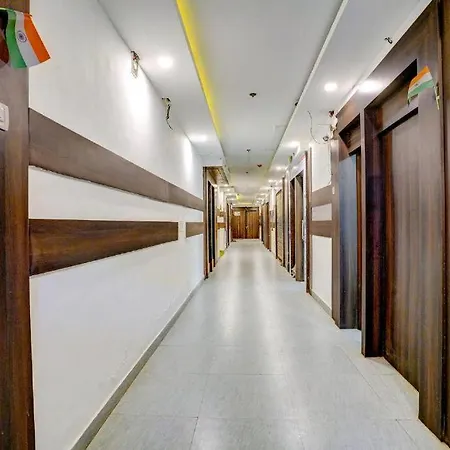 Glitz Diamond - Nr Bkc Guest house 2*