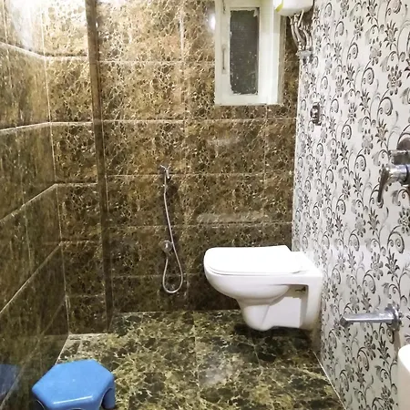 Rk Hotel-near Grant Road Railway Station Hotel