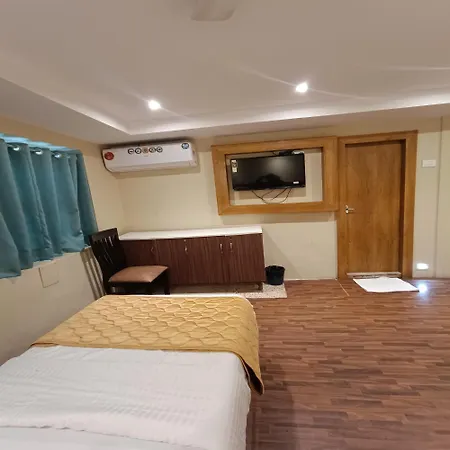 Rk Hotel-near Grant Road Railway Station