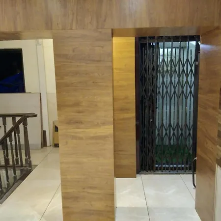 Rk Hotel-near Grant Road Railway Station 2*