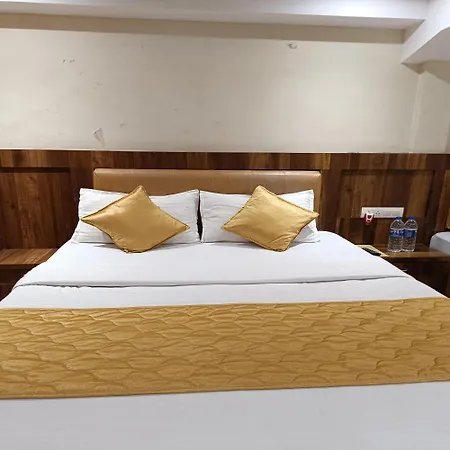 Rk Hotel-near Grant Road Railway Station