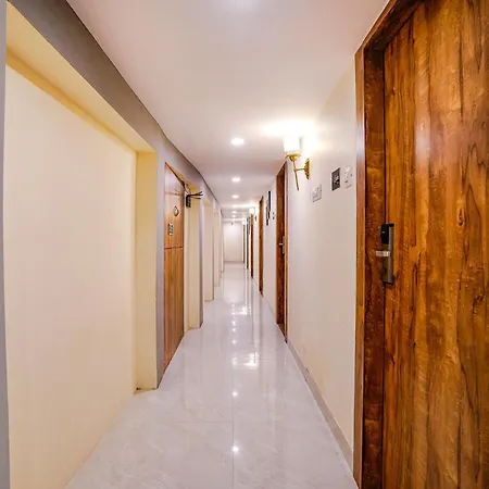 Fabhotel Grand Prime - Nr Nesco Exhibition Centre Hotel 3*