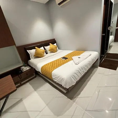 Glitz Powai - Nr Iit Hotel *
