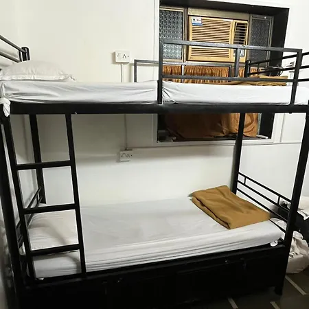 Hostel Solo *